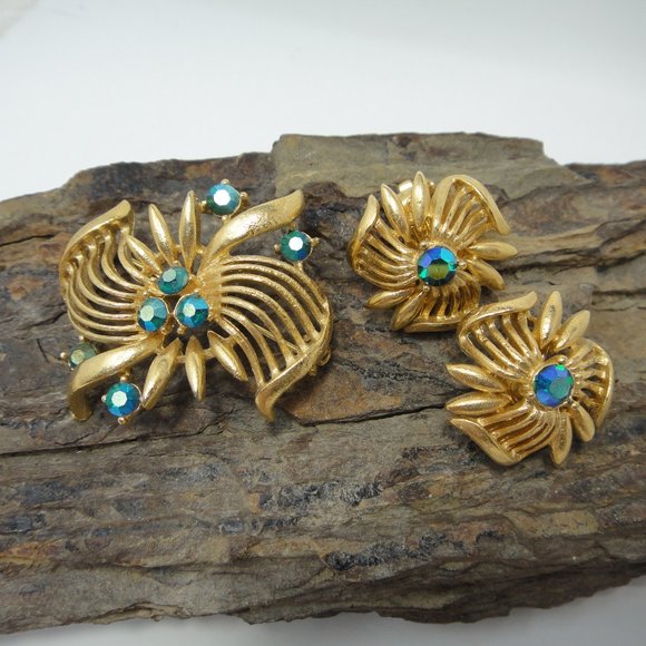Vintage Lisner Set Brooch Pin Earrings Aurora Borealis AB Rhinestone Gold Tone - Picture 8 of 8